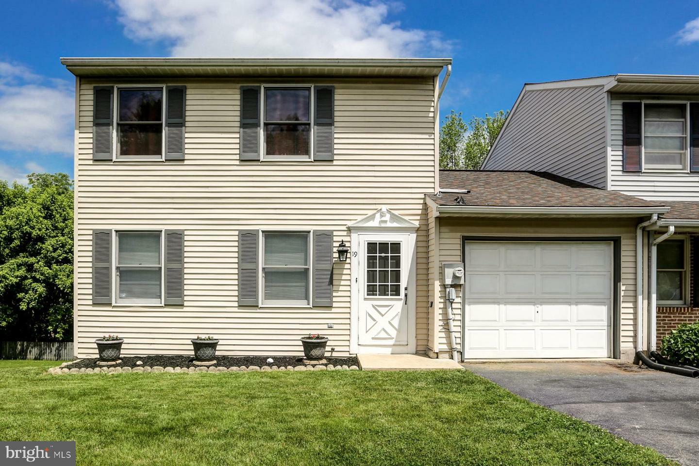 Property Photo:  19 Sunrise Terrace  PA 17551 