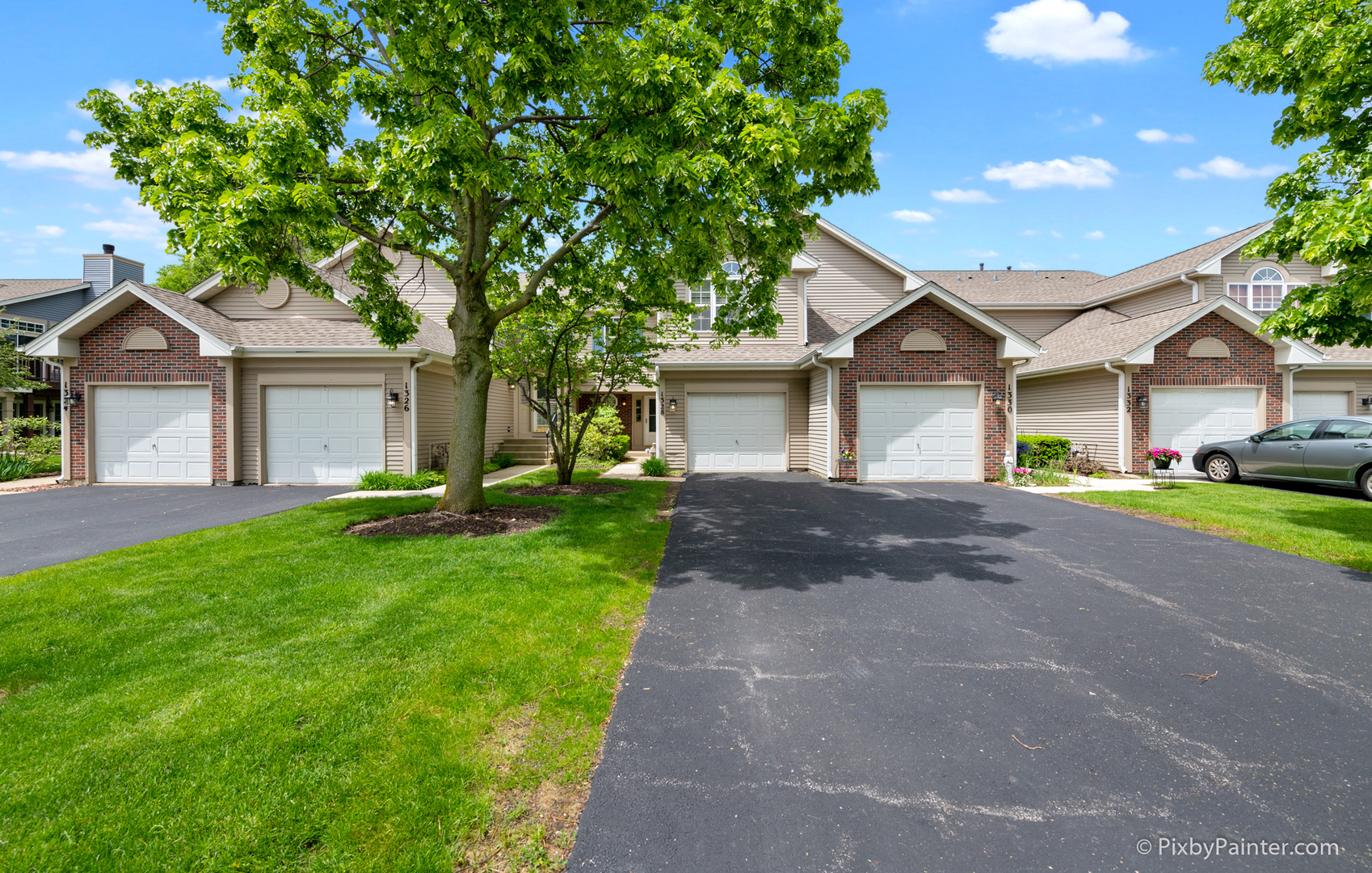 Property Photo:  1328 Shawford Way  IL 60120 