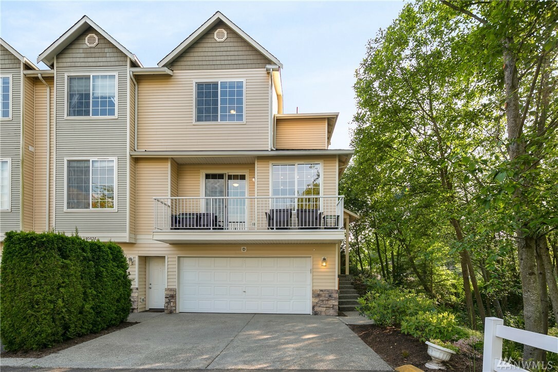 Property Photo:  10424 Holly Dr D  WA 98204 