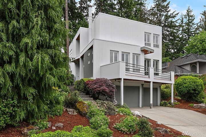 1006 106th Ave SE  Bellevue WA 98004 photo