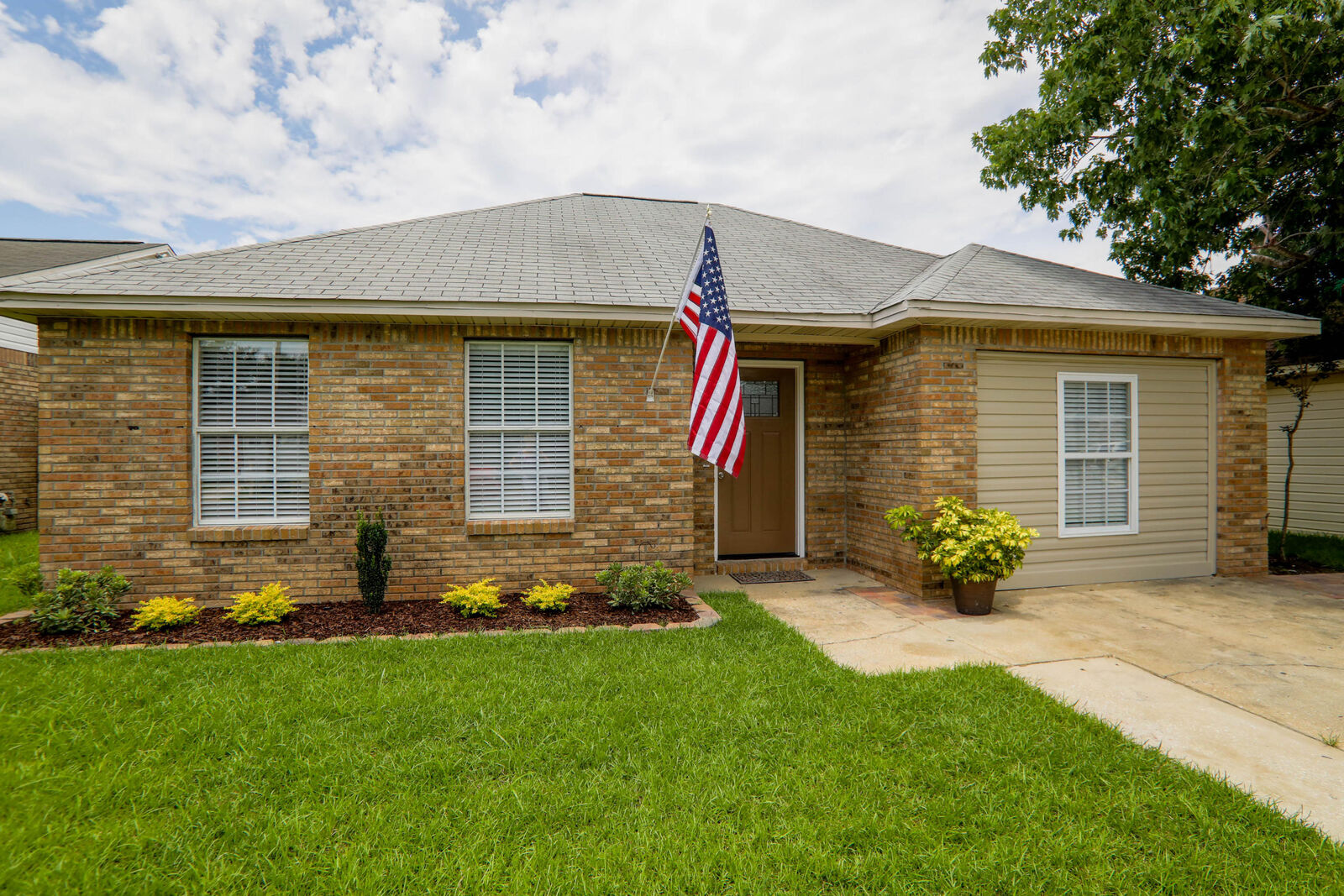 Property Photo:  169 Lola Circle  FL 32541 