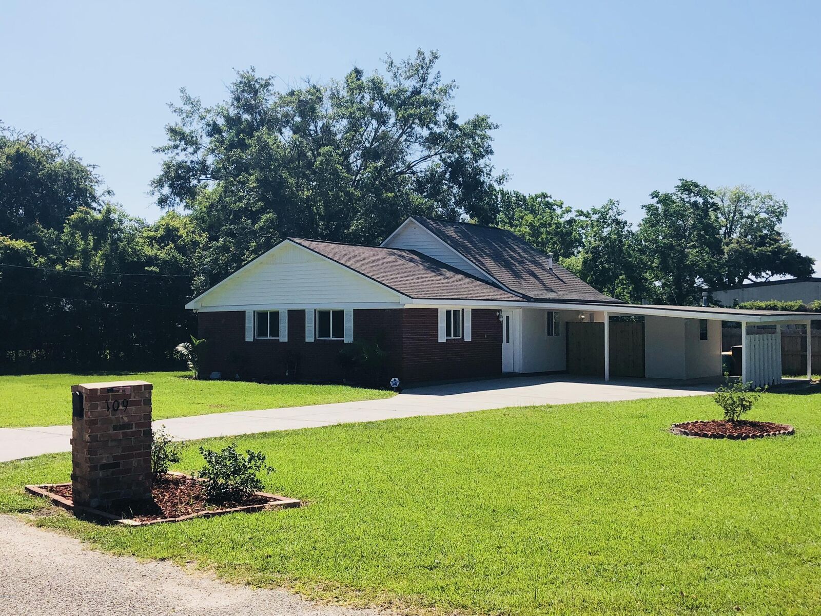 Property Photo:  109 Anne Street  MS 39560 