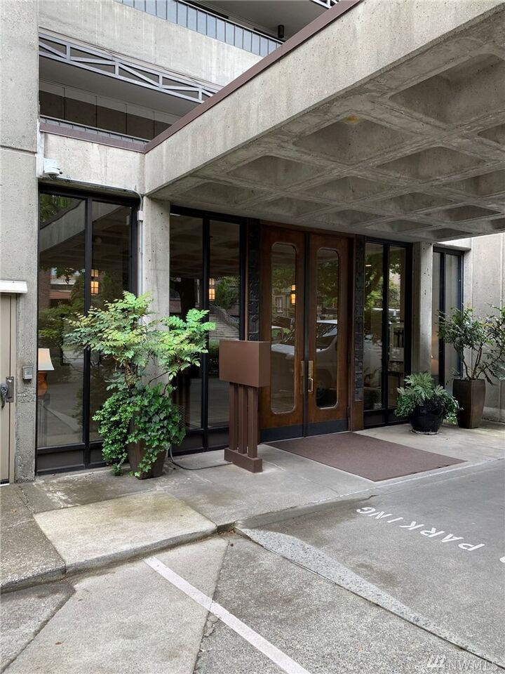 Property Photo:  601 Belmont Ave E F4  WA 98102 