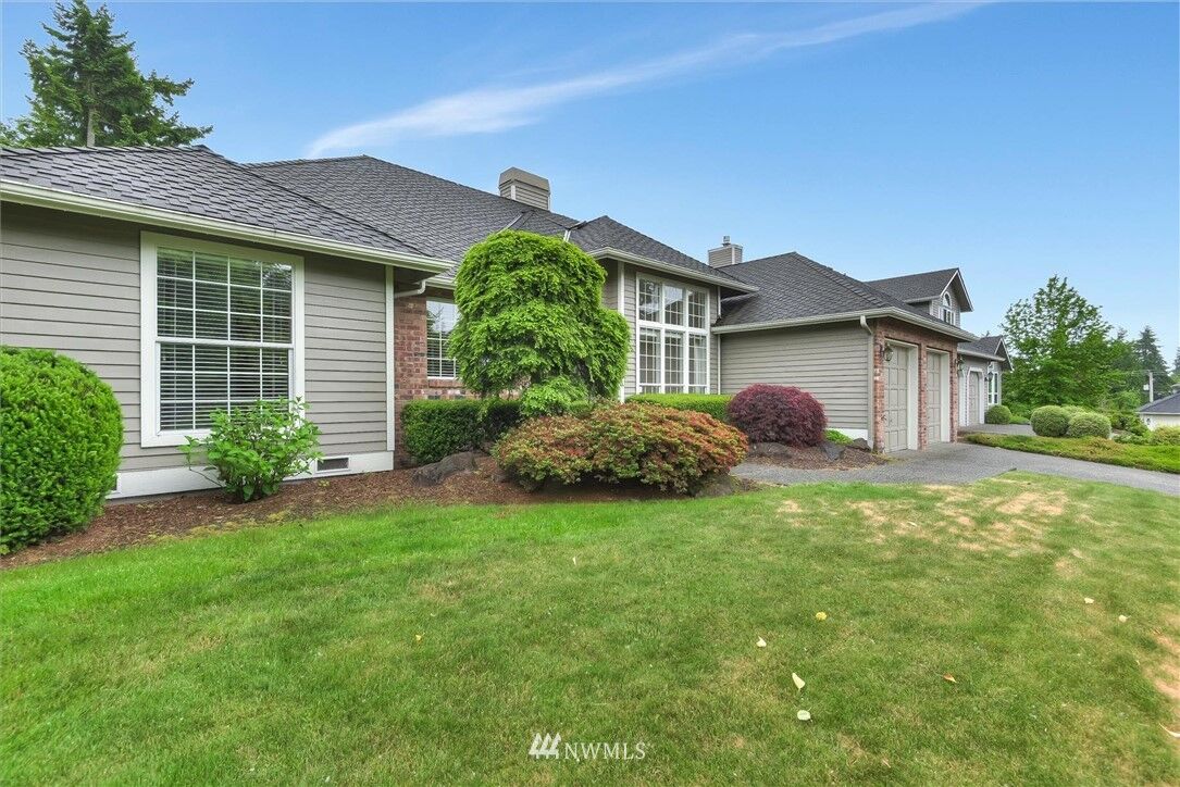 Property Photo:  11735 SE 78th Pl Place  WA 98056 