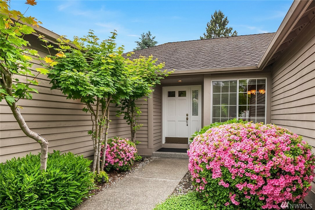 Property Photo:  24621 SE 45th Wy  WA 98029 