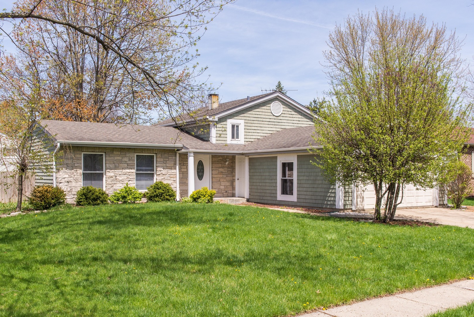 Property Photo:  876 Lehigh Lane  IL 60089 