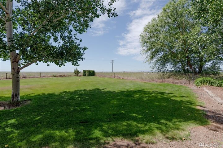 Property Photo: 3086 Road K NW WA 98848