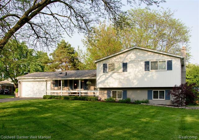 Property Photo: 2605 Bridle Road MI 48304