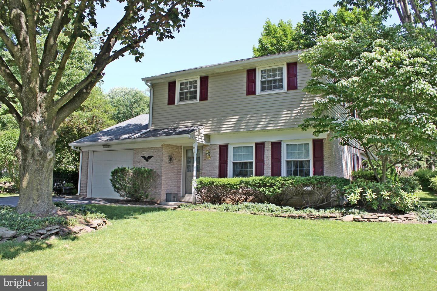 Property Photo: 963 Edinburgh Drive PA 17601