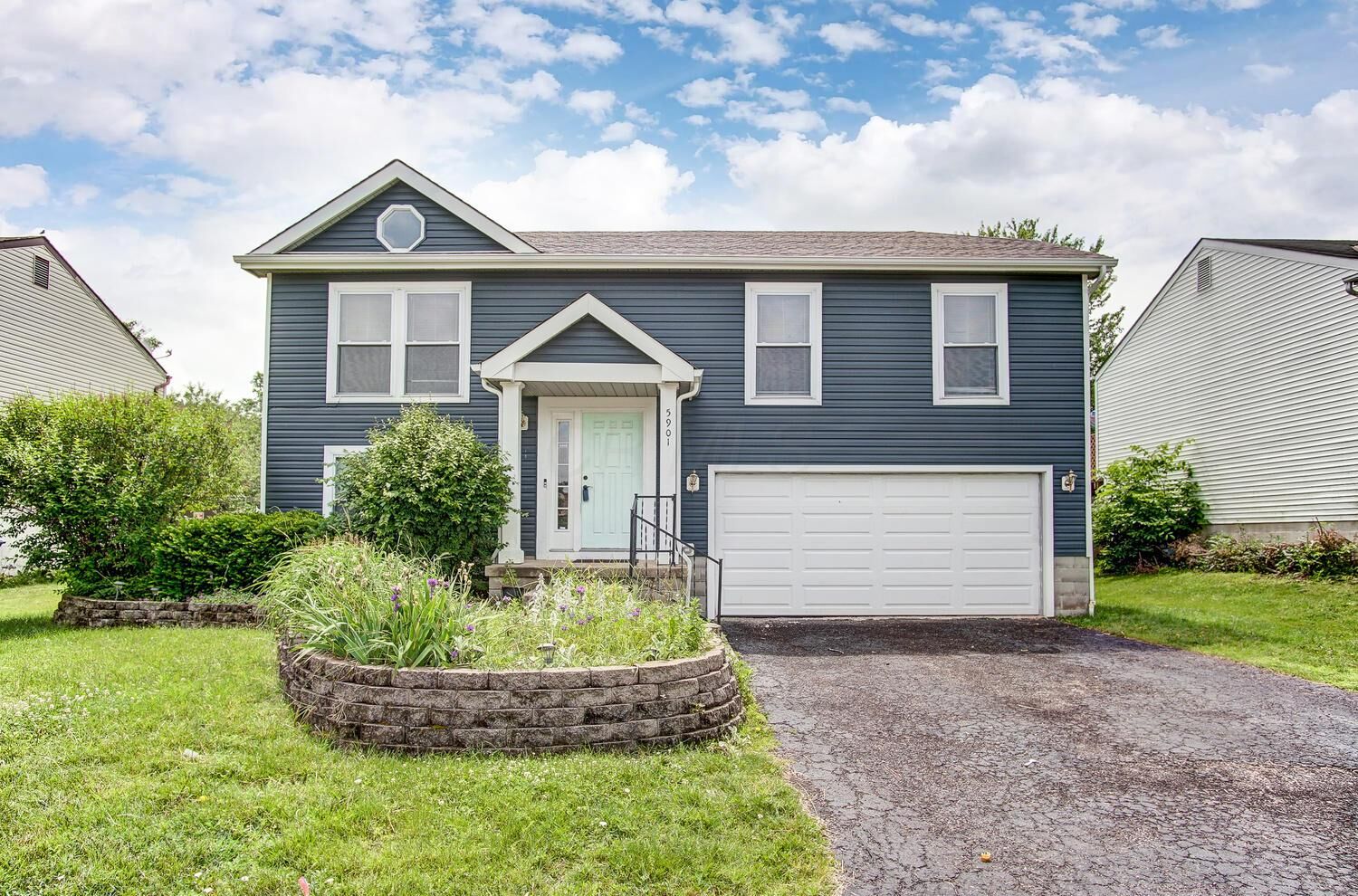 Property Photo:  5901 Sundrops Avenue  OH 43119 