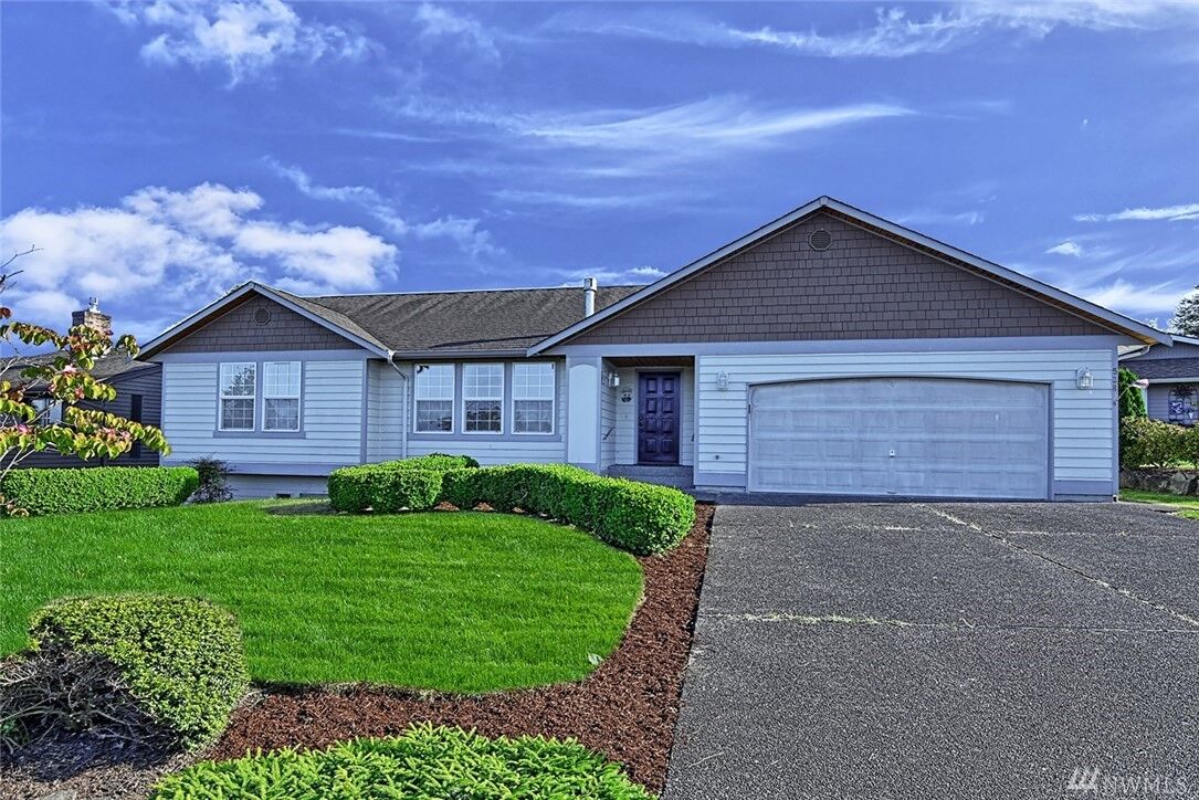 Property Photo:  528 101st Ave NE  WA 98258 