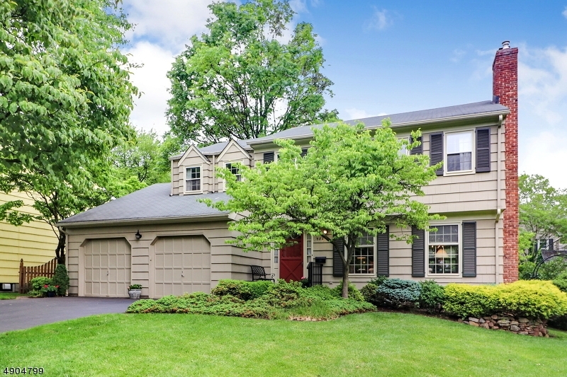 Property Photo: 582 N Chestnut St NJ 07090