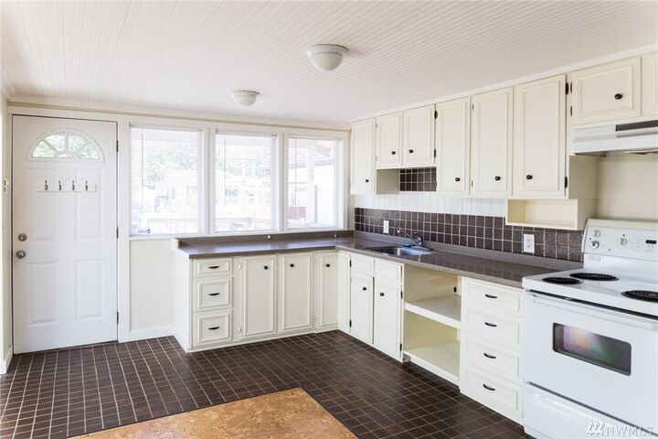 Property Photo: 7415 Sunset Dr WA 98230