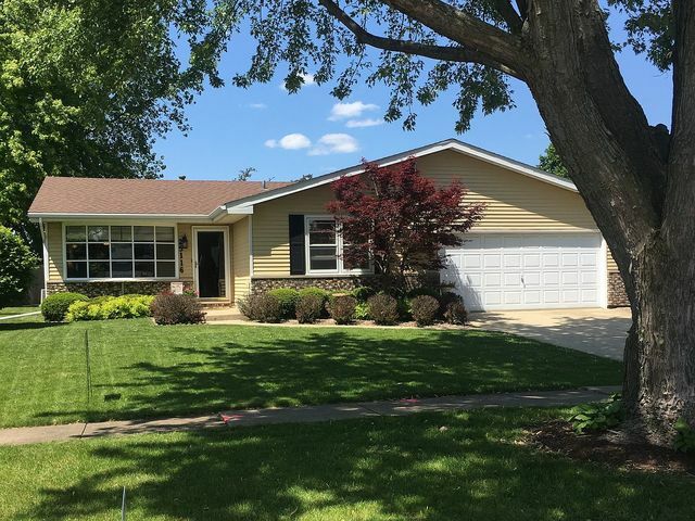 Property Photo: 25116 West Willow Drive IL 60544