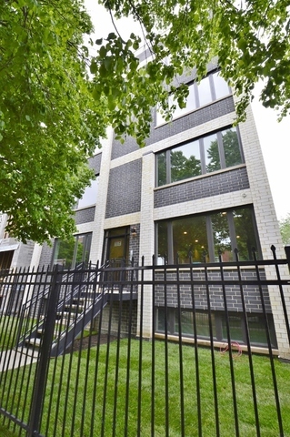 Property Photo:  215 South Hamilton Avenue 1S  IL 60612 