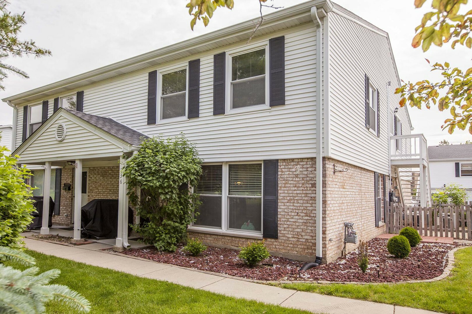 Property Photo:  736 Gloucester Drive 736  IL 60007 