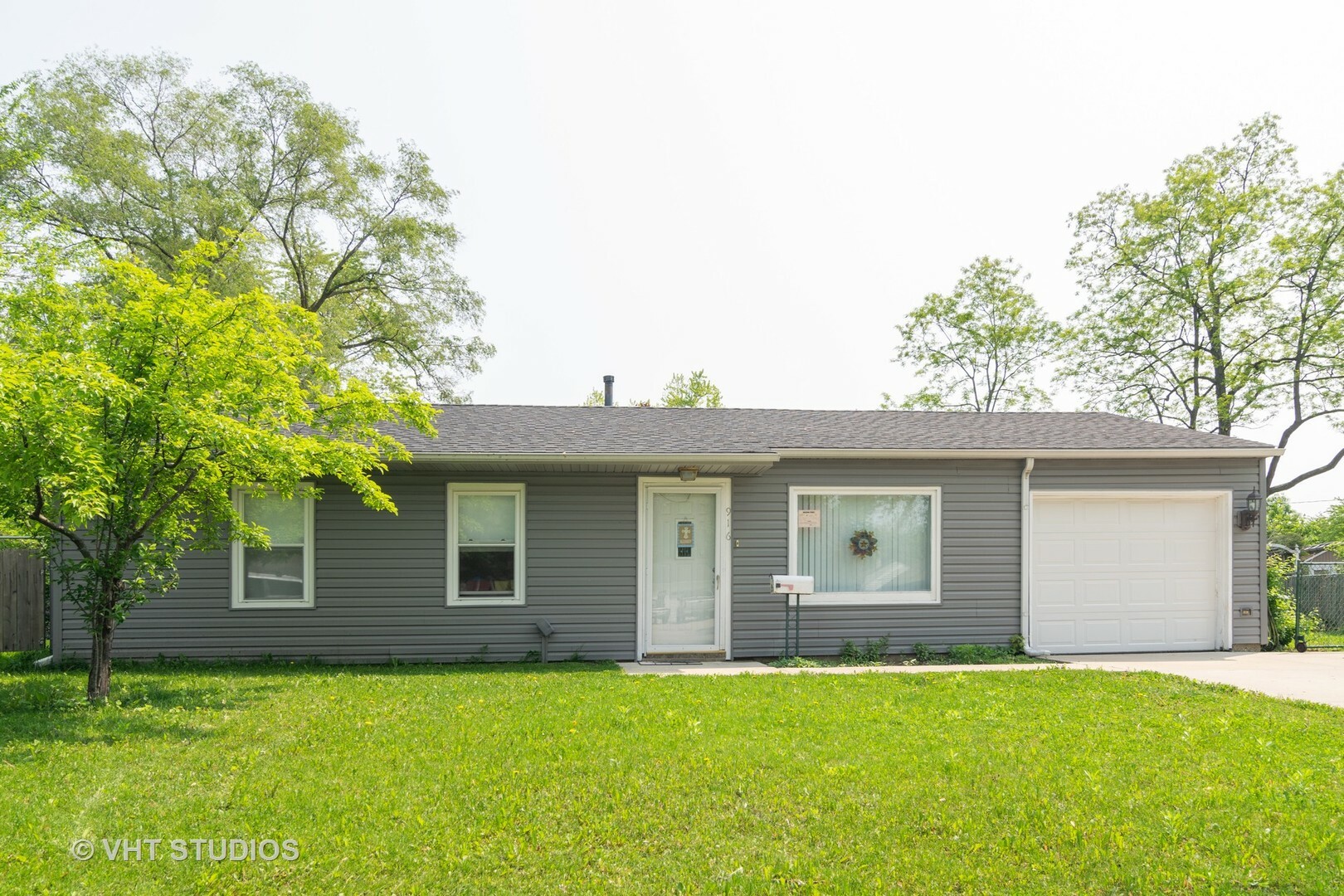 Property Photo: 916 South Park Boulevard IL 60107