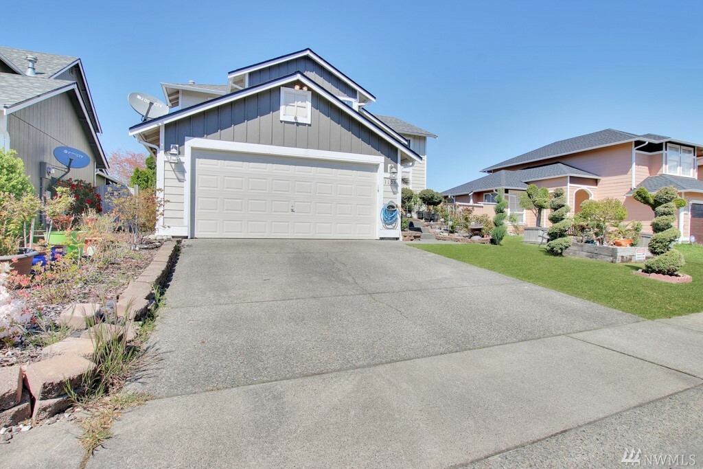 Property Photo:  1105 200th St Ct E  WA 98373 