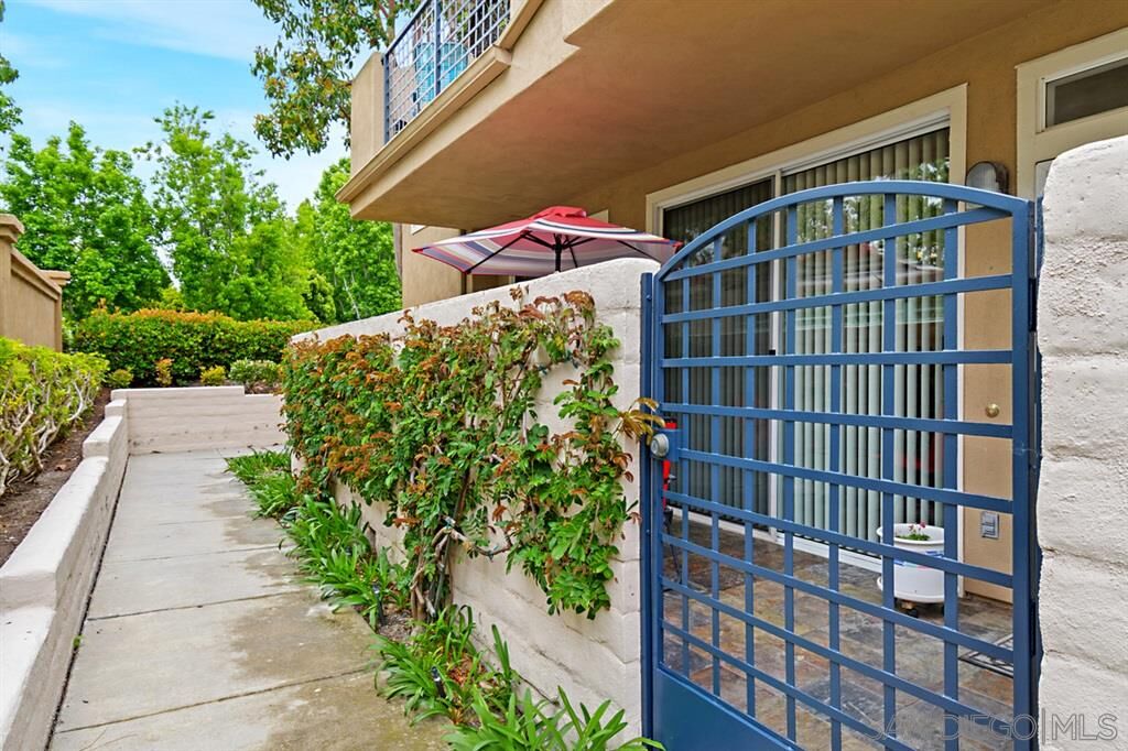 Property Photo: 4180 Via Candidiz 185 CA 92130