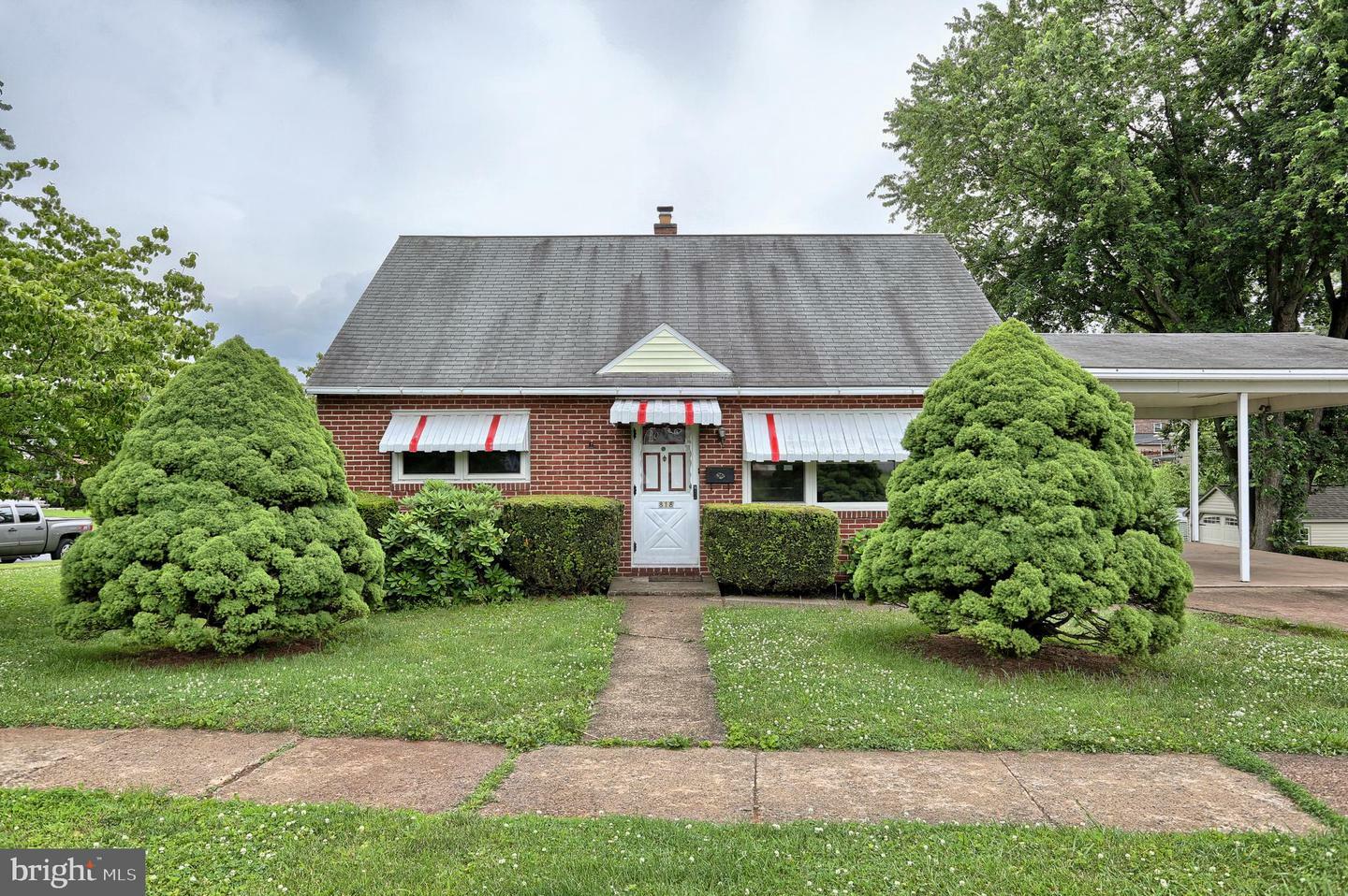 Property Photo:  818 Briarcliff Road  PA 17057 