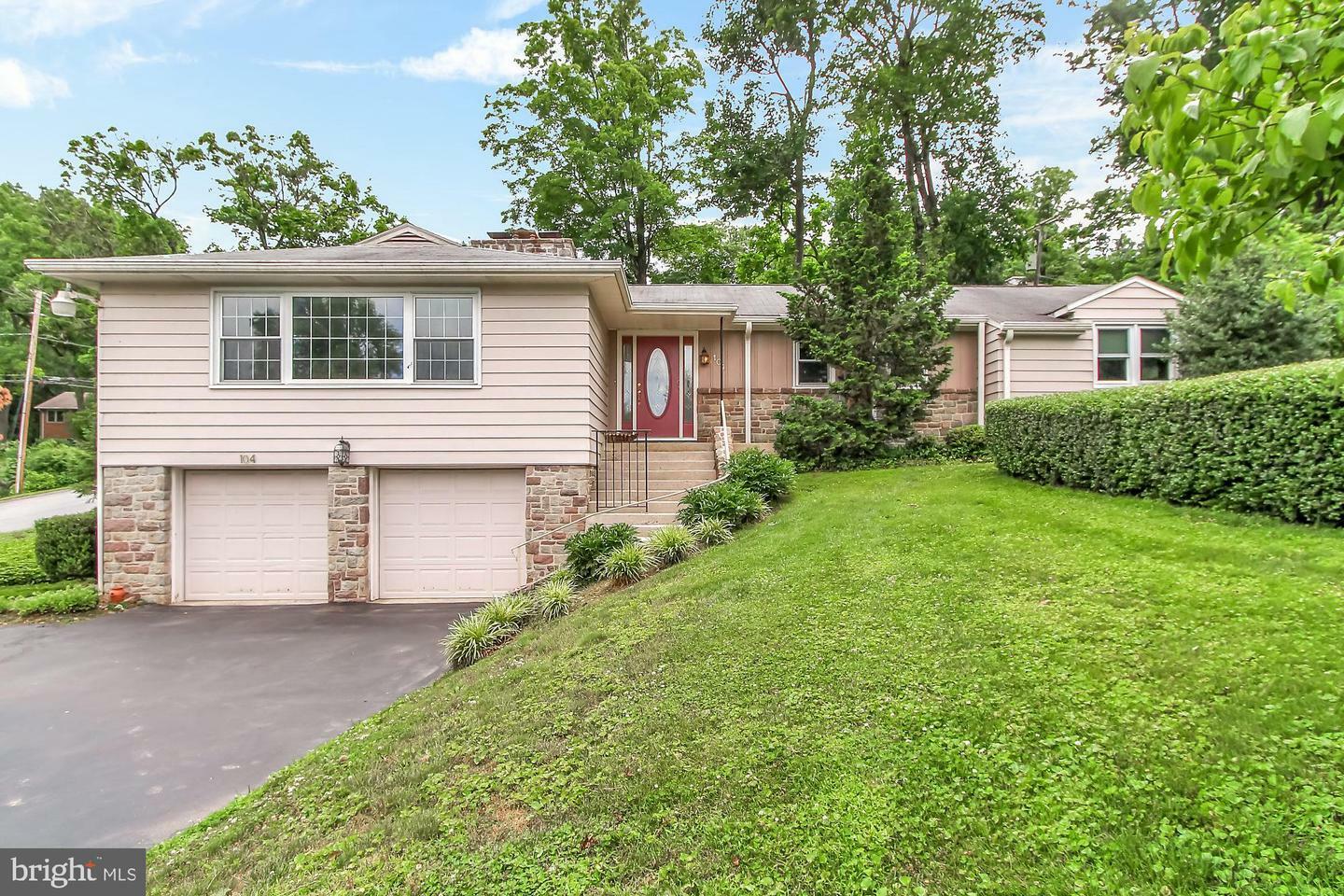 Property Photo:  104 Woodland Drive  PA 17403 