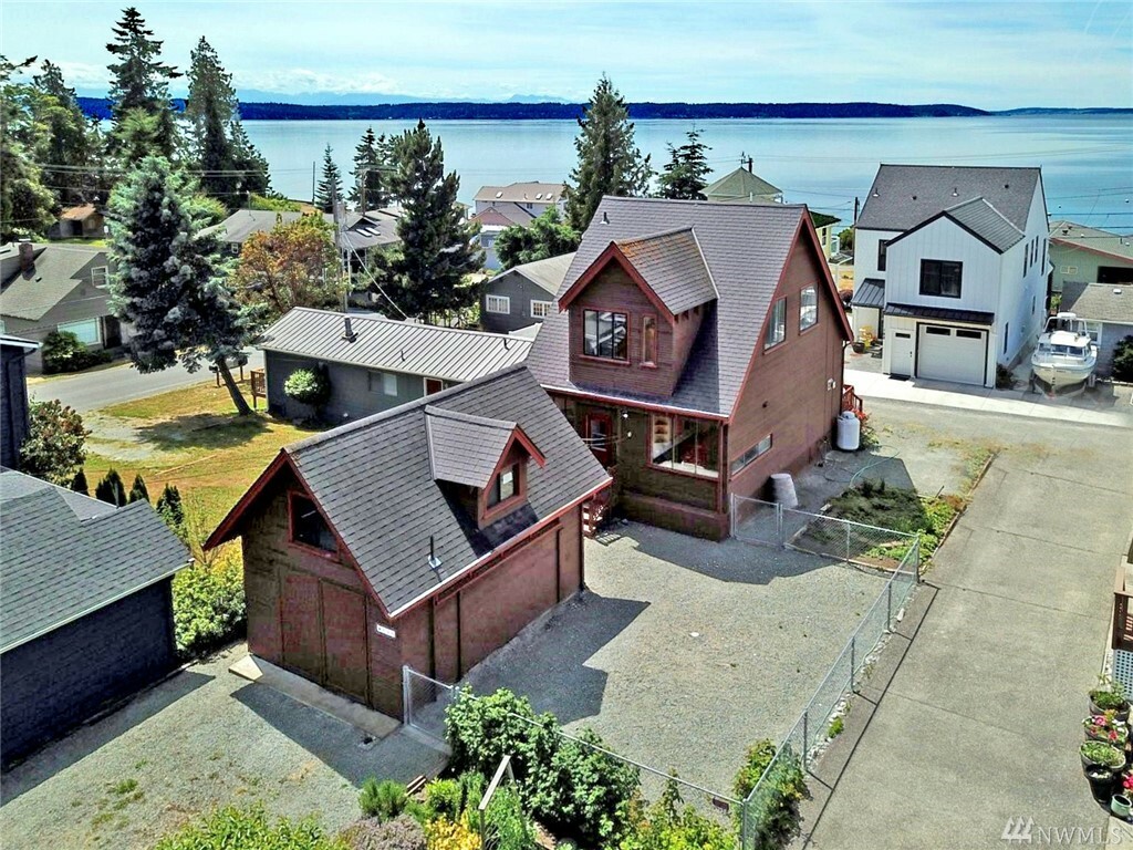 Property Photo:  139 Maple St  WA 98282 