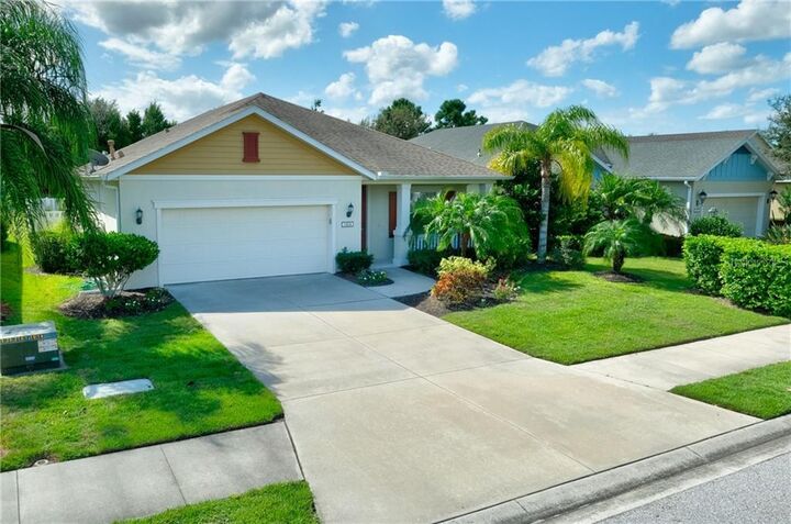 Property Photo: 11806 Forest Park Circle FL 34211