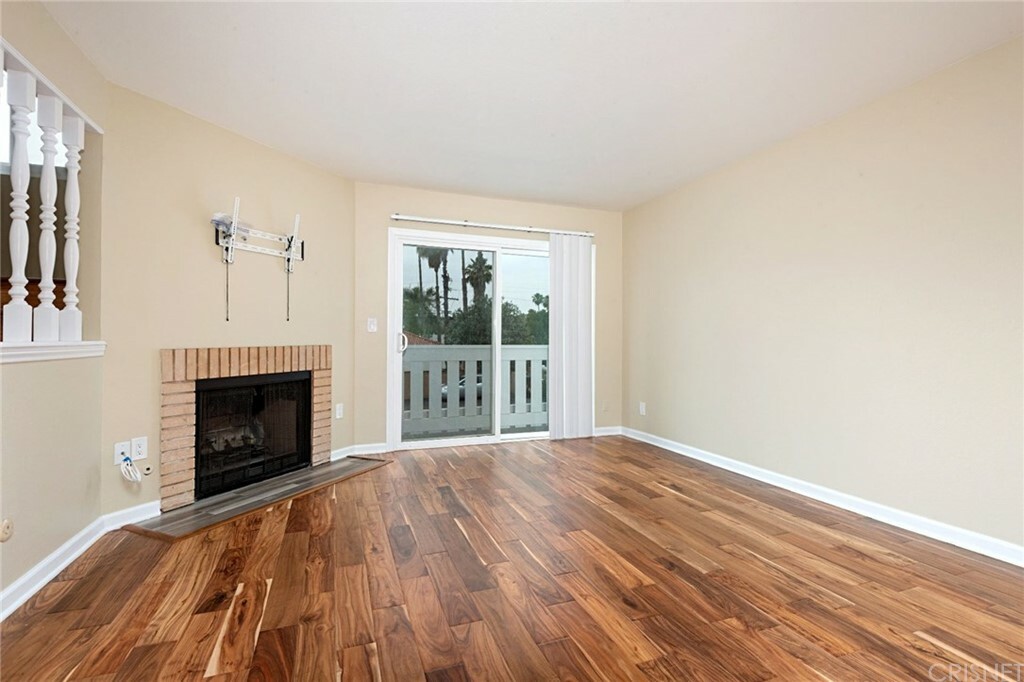 Property Photo:  15145 Victory Boulevard 8  CA 91411 