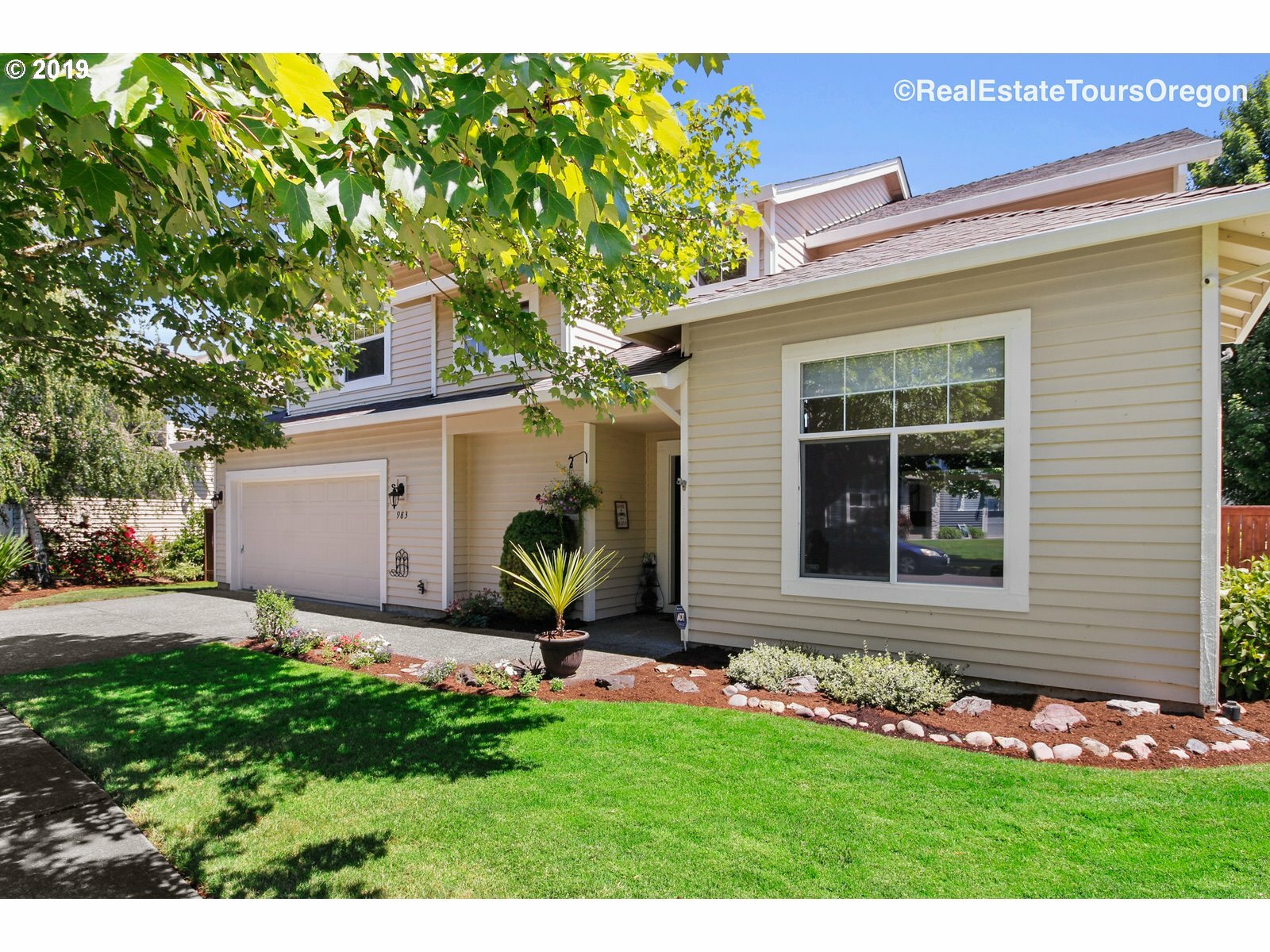 Property Photo:  983 NE Ayrshire Dr  OR 97124 