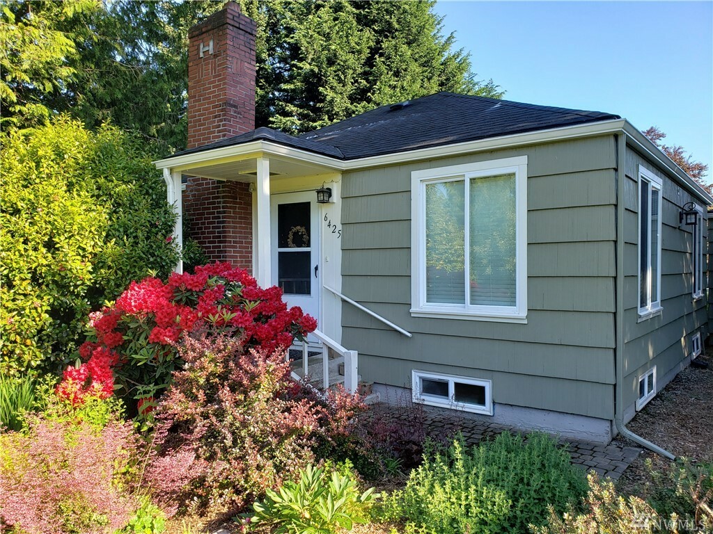 Property Photo:  6425 S 120th St  WA 98178 