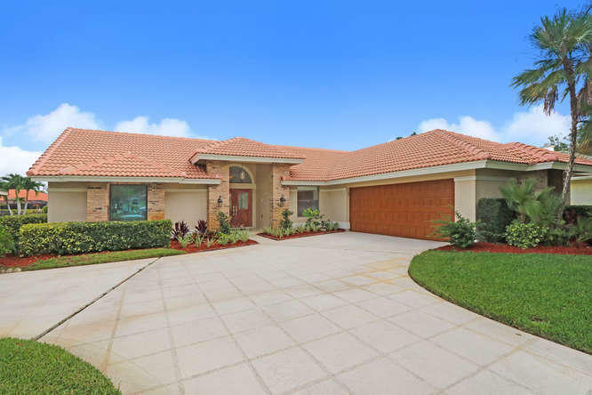 Property Photo: 6673 Lakeland Court FL 33458