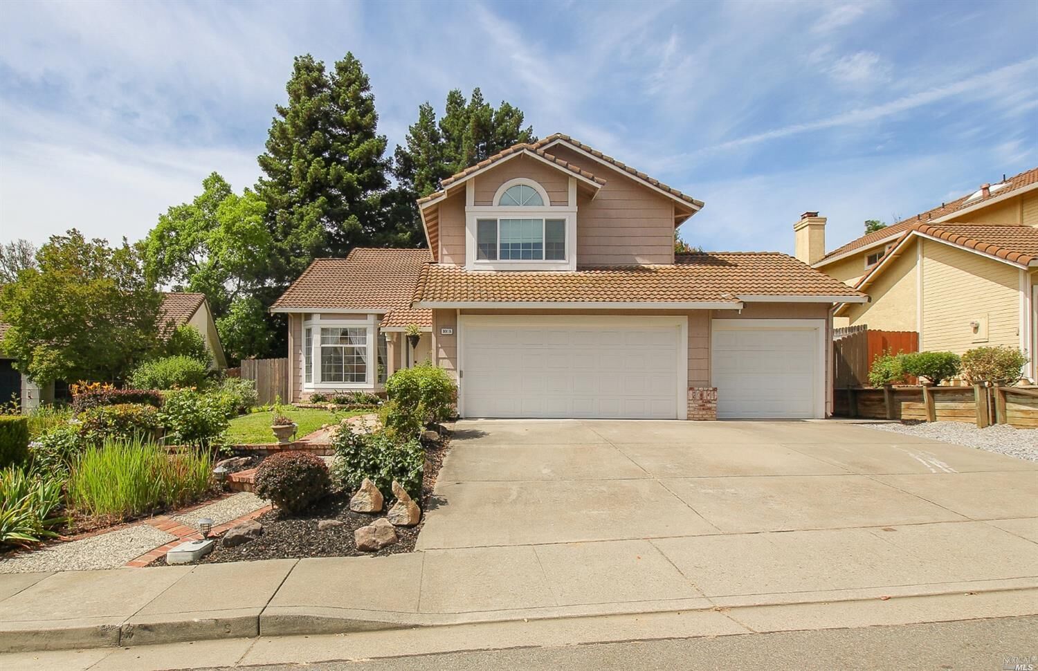 Property Photo:  3315 Colonial Court  CA 94534 