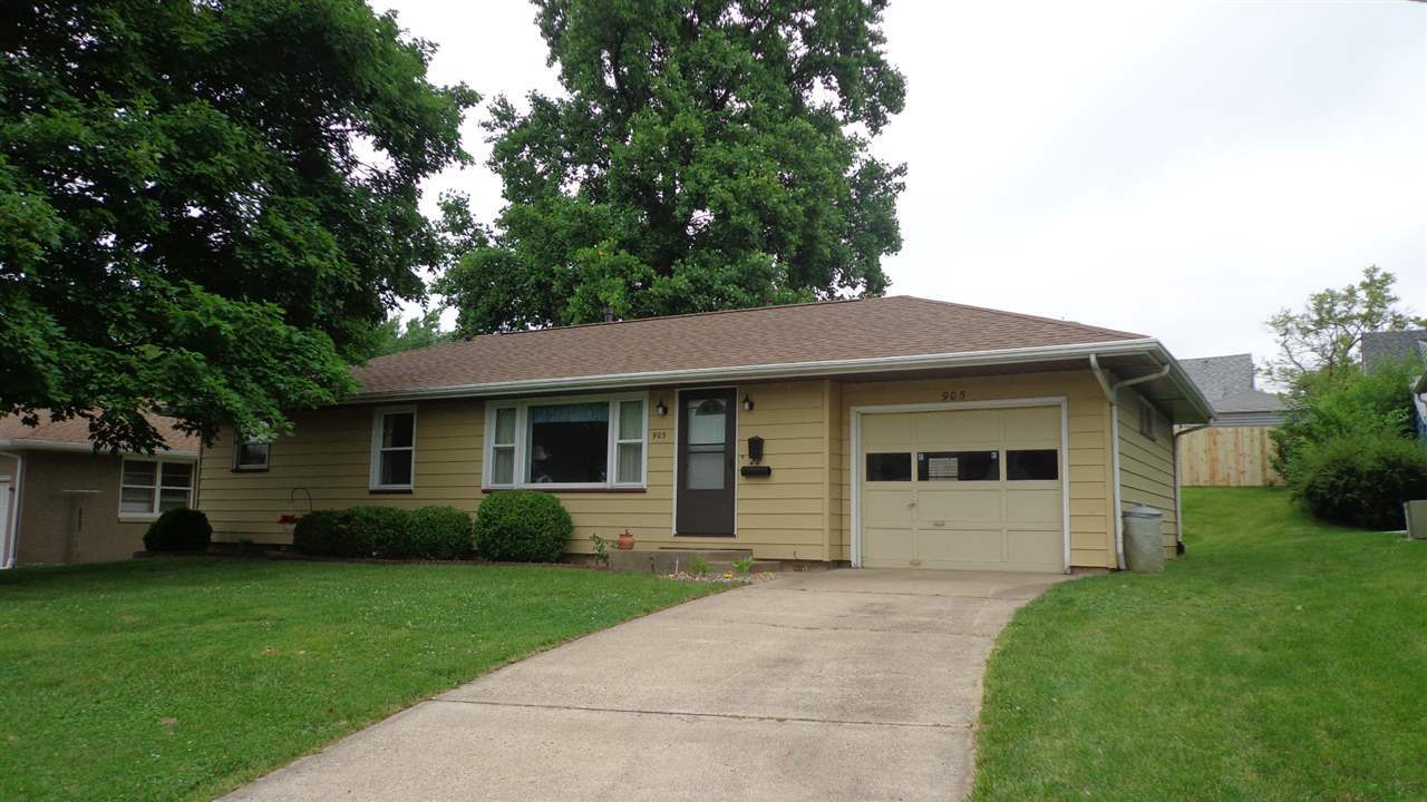 Property Photo:  905 E Kingman  IL 61616 