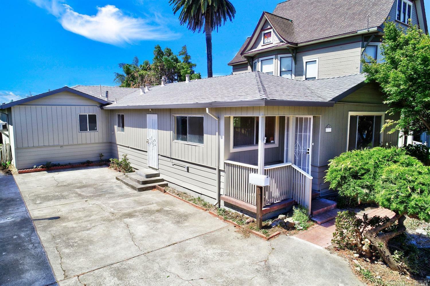 Property Photo:  209 Solano Street  CA 94585 