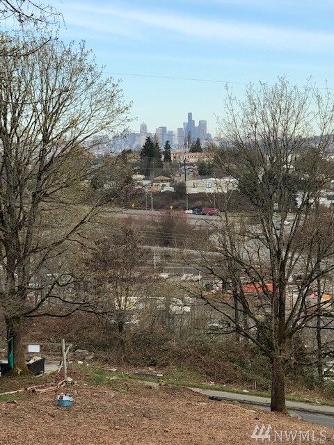 Property Photo: 1409 S 99th St WA 98108