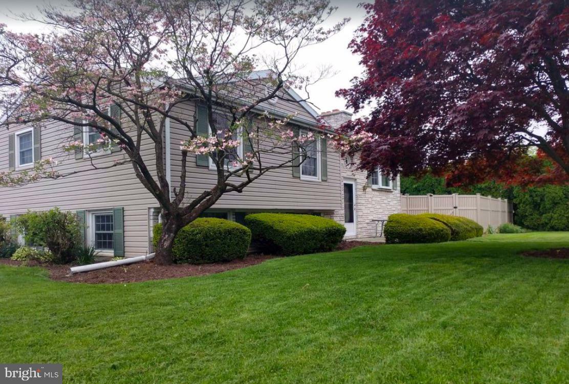Property Photo: 1109 E Maple Street PA 17078