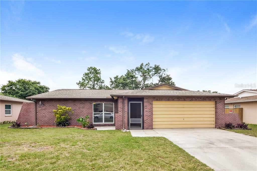 Property Photo: 2216 Valleybrook Avenue FL 33594