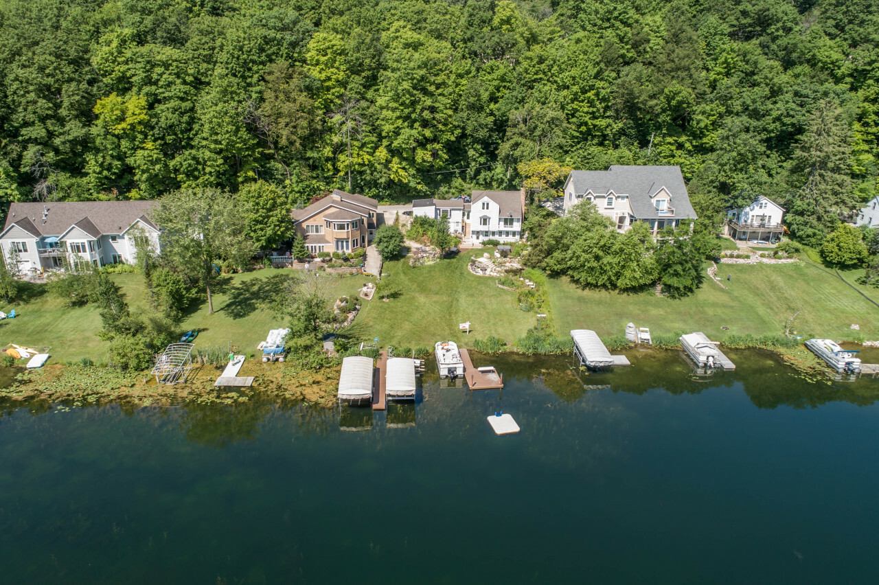 Property Photo:  5538 Point Dr  WI 53095 