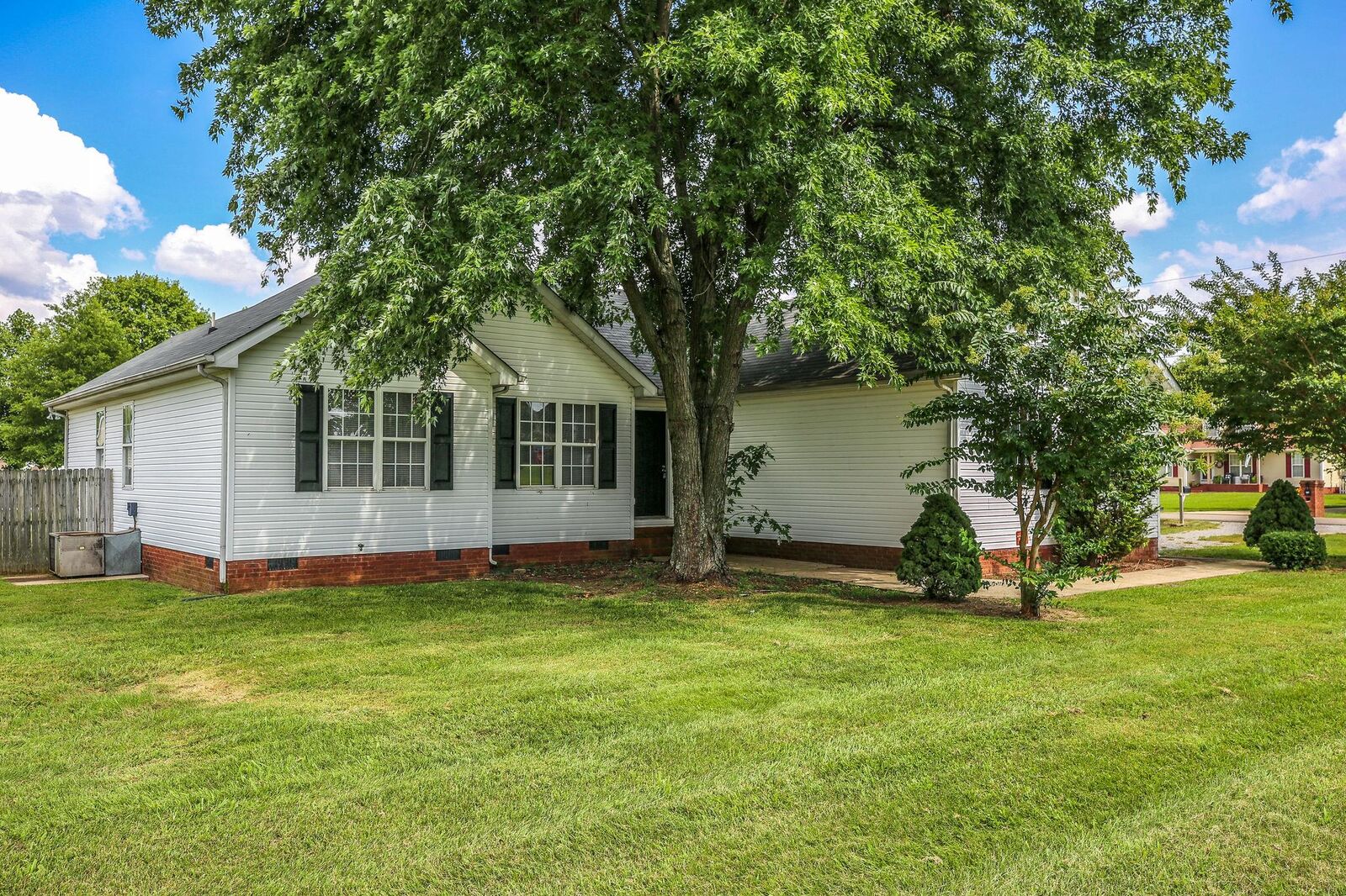 Property Photo:  102 Worchester Ct  TN 37129 