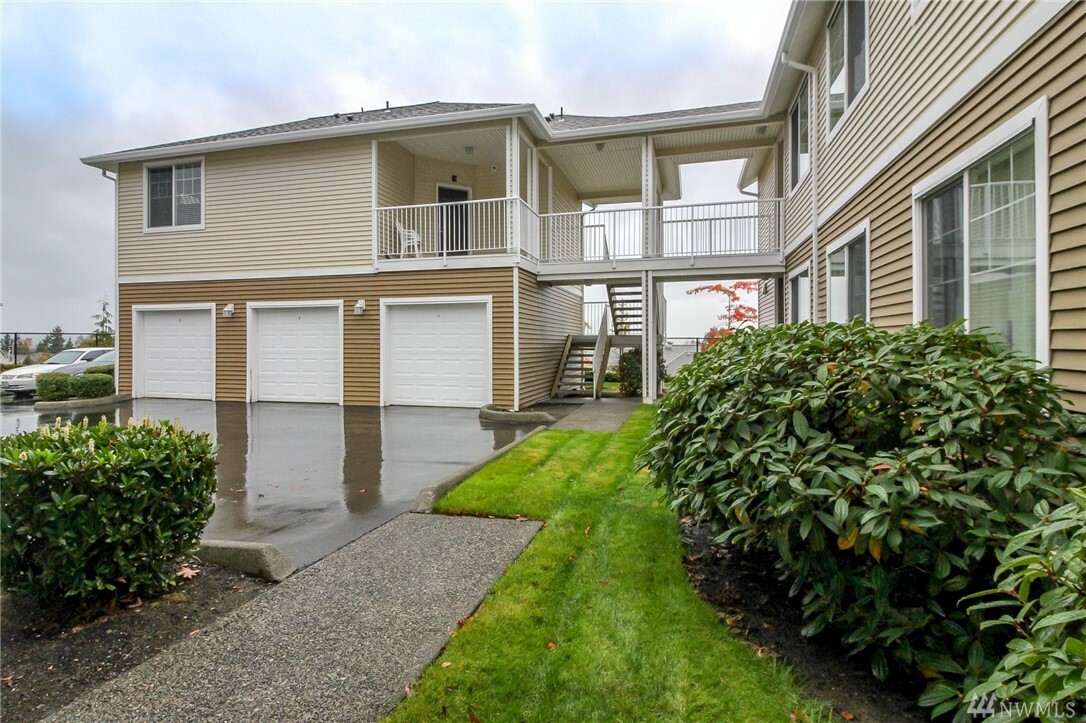 Property Photo: 5921 Kennedy Ave SE C-4 WA 98092