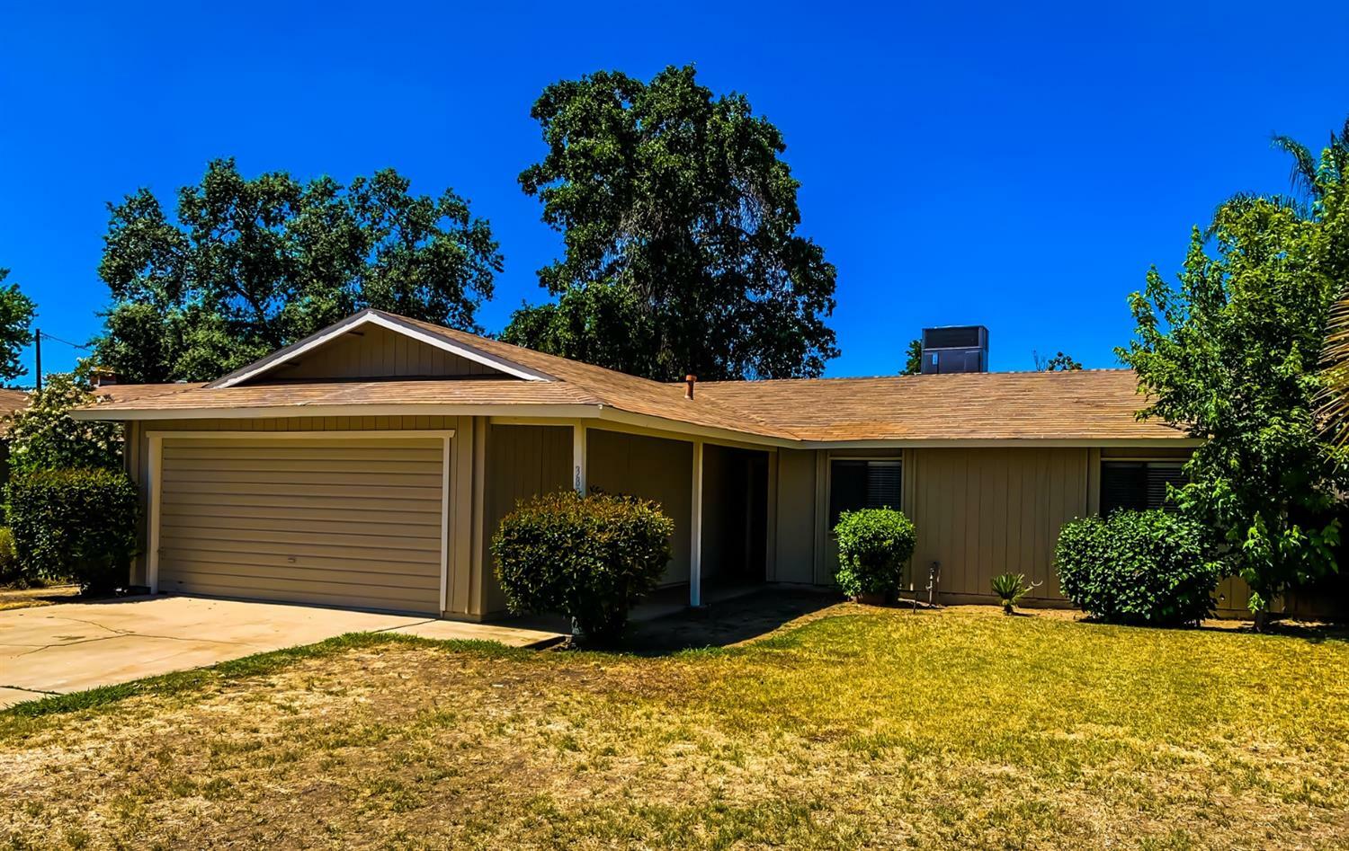 3826 W Howard Avenue  Visalia CA 93277 photo