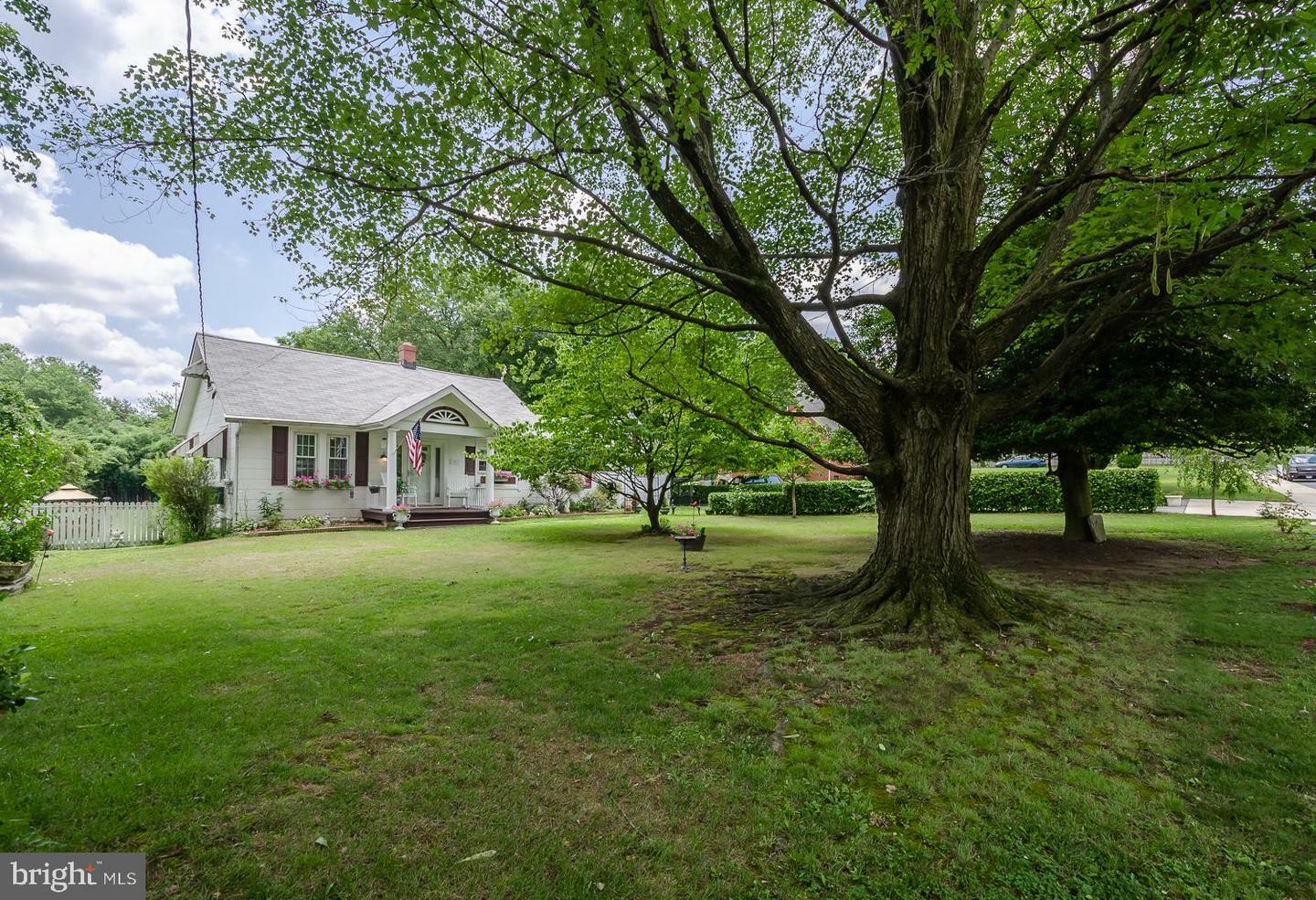 Property Photo:  7003 Sandy Spring Road  MD 20707 