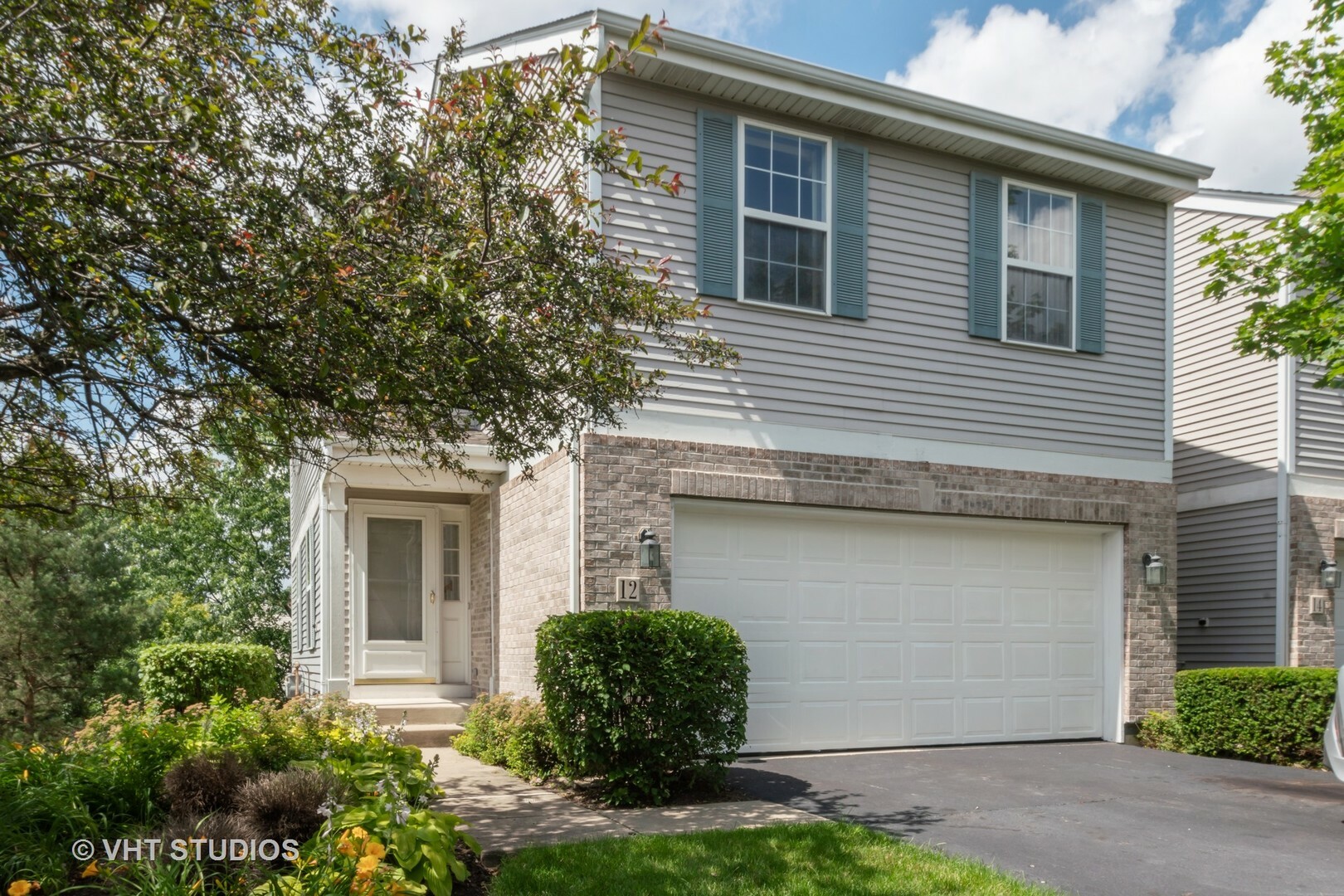 Property Photo: 12 Colonial Court IL 60107