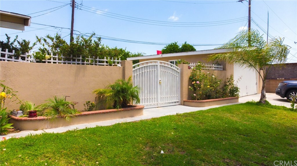 Property Photo:  2303 S Lowell Street  CA 92707 