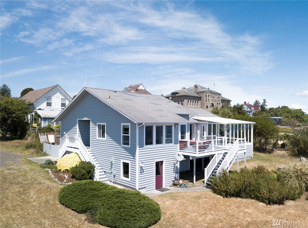 Property Photo: 206 Pierce St WA 98368