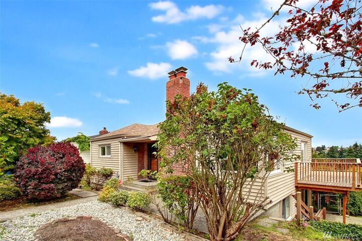 Property Photo:  2614 37th Ave W  WA 98199 