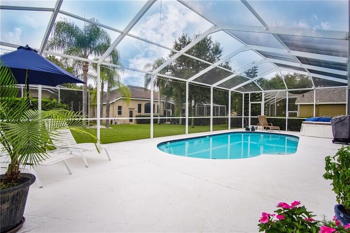 Property Photo: 3109 White Pheasant Place FL 33596