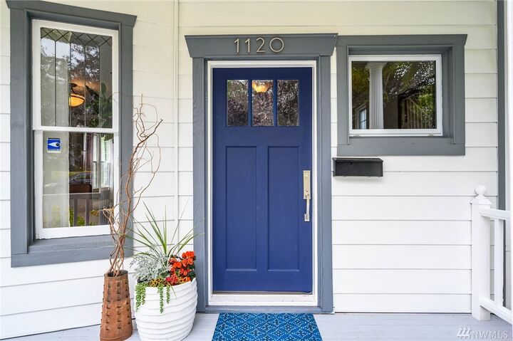 Property Photo:  1120 N Steele St  WA 98406 