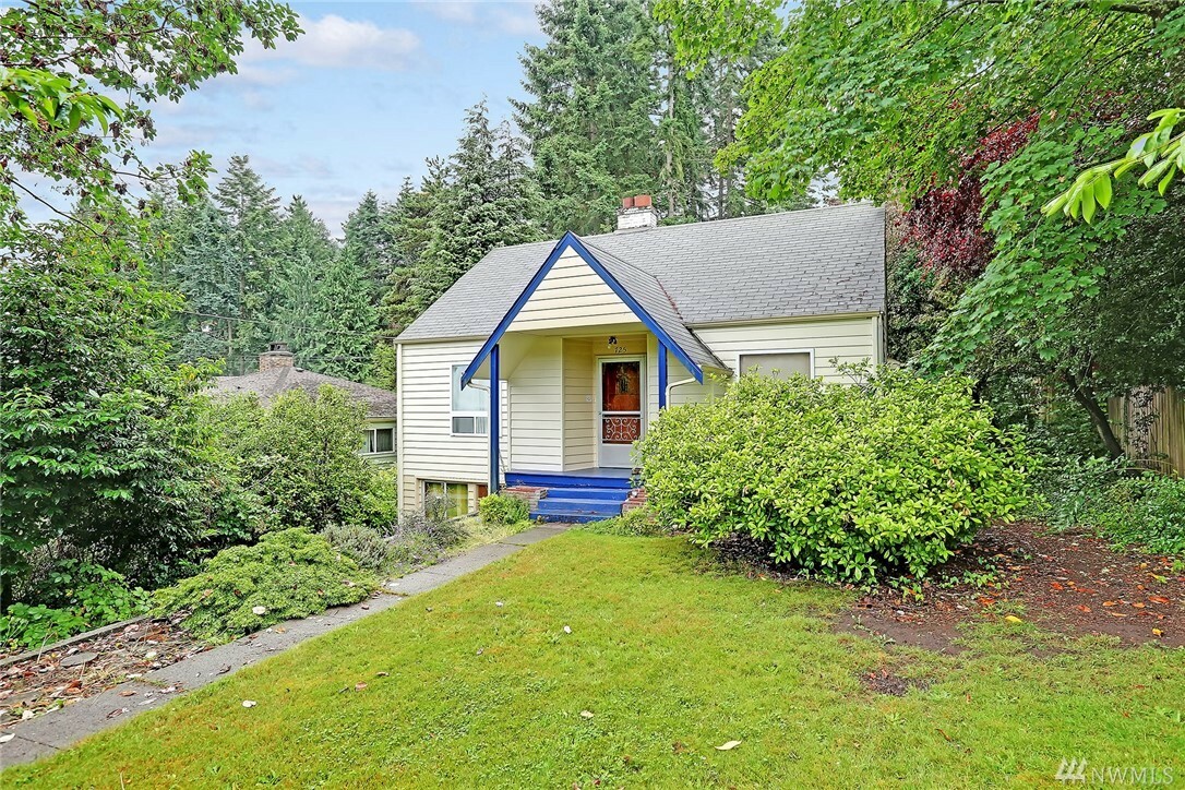 Property Photo: 725 N 148th St WA 98133