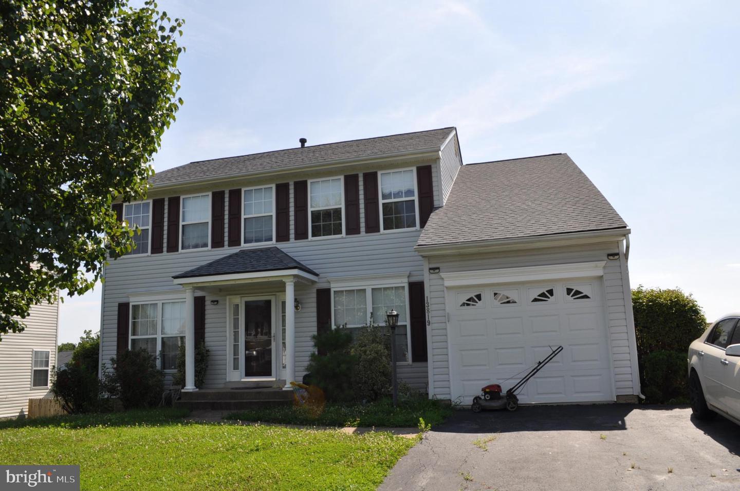 Property Photo: 13819 Rosewood Drive VA 22193
